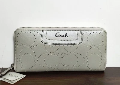 Nova Carteira Coach Ashley Perfurada Signature C Couro com Zíper ao Redor Cinza Claro Nova Com Etiqueta - Imagem 1 de 4