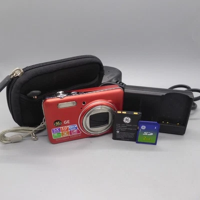 General Electric Digital Camera GE E1255W 12.2MP Red Tested Full Working Set - Image 1 of 4