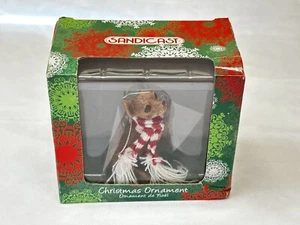 SANDICAST Holiday Chihuahua hellbraune Skulptur WEIHNACHTEN Statue Ornament XSO024 NEU - Bild 1 von 4