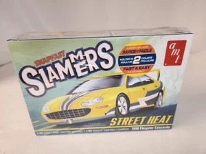 1:25 Snapfast 1998 Chrysler Concorde "Street Heat" Slammers AMT n. AMT1227M/12 - Foto 1 di 15