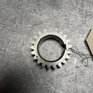 OEM USED BRIGGS HORIZONTAL 184CC 5.75 MODEL 95902 CRANKCASE GEAR - Picture 1 of 2