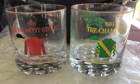 2 Horse  Racing Whiskey Glasses BELMONT STAKES CHAMPAGNE DEVILS BAG & CAVEAT Cover