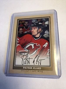 2005-06 UD Beehive Rookie Beige Facsimile Auto #53 Patrik Elias - Bild 1 von 2
