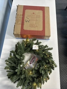 Corona clásica de abeto azul Balsam Hill 26" (emisión de iluminación/devolución) $129 - Imagen 1 de 22