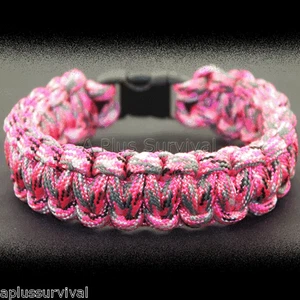 Pretty in Pink Camuflado Cuerda de Emergencia Paracord Pulsera de Supervivencia - Hecho en EE. UU. - Imagen 1 de 2