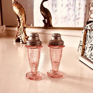 Vintage Hazel Atlas Pink Florentine Salt and Pepper Shakers Dainty Clear Glass - Picture 1 of 12