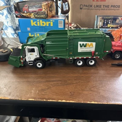 First Gear Mack 废物管理垃圾垃圾垃圾垃圾拒绝卡车前装载机 19-2924 — 第 1/4 张图片