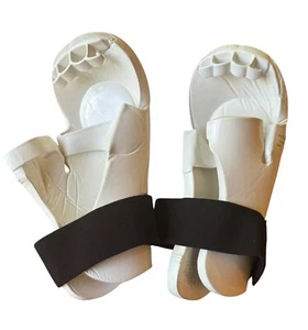 Lightning By ProForce Karate/Mixed Martial Arts White Sparring Gloves Medium - Picture 1 of 3