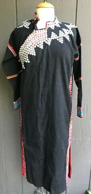 Vestido largo vintage bordado a mano étnico Thai Mhong, artístico, estilo boho Foto 1 de 4