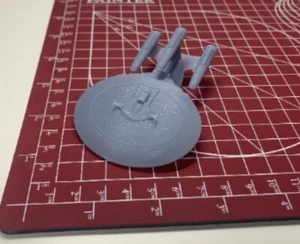 Federation Galaxy Dreadnought class miniature  - Picture 1 of 7