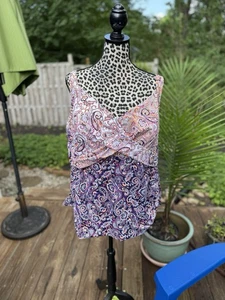 LANDS END TWIST BUSTO DELANTERO TANKINI TOP DE BAÑO FLORAL 26W CON AROS Azul Cachemira - Imagen 1 de 9