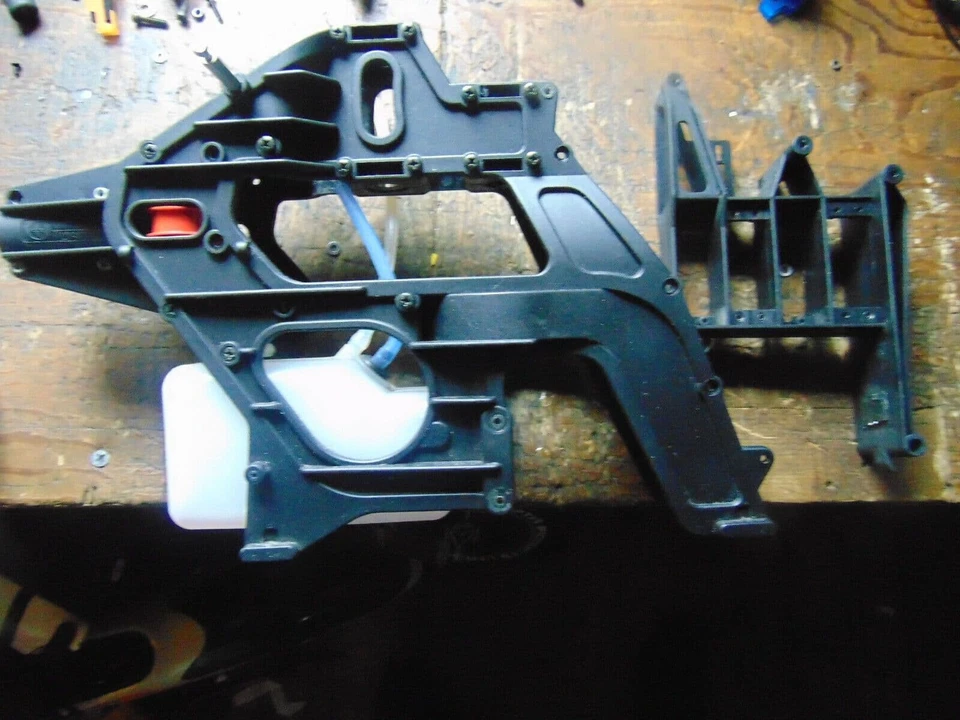 RAPTOR 30 / 50 V1 HAUPTRAHMEN C/W TANK & SERVOABLAGE - Bild 1 von 1