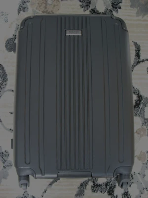 New Reaction Kenneth Cole Grammercy 24" Black Spinner Luggage Travel Suitcase - Image 1 of 4