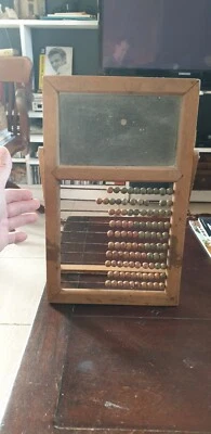 JOUET ANCIEN TABLEAU D ECOLE AVEC BOULIER DANS SON JUS DIM 41 CM PAR 27 EN BOIS - Photo 1/4