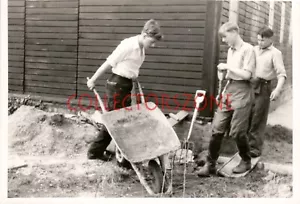 1950's ACF Army Cadet Force Cadets Gardening With Tools Photo 4.25 x 3 inch - Picture 1 of 2
