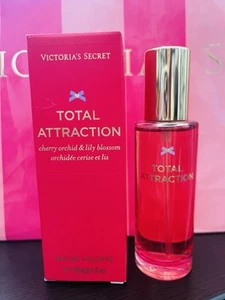 VICTORIA'S SECRET TOTAL ATTRACTION EAU DE TOILETTE SPRAY DA VIAGGIO TAGLIA 1 FL OZ NUOVO - Foto 1 di 4