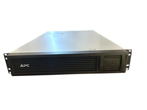 APC Smart-UPS SMT3000RMI2U 3000VA 2700W 8X C13 1X C19 AVR 2U rack onduleur - Photo 1/4