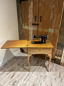 Vintage Singer Sewing Machine & Table Cabinet Integrated Collectable Furniture - Picture 1 of 24
