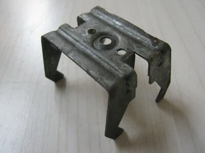 7 GANCIO ACCIAIO ZINCATO PER ZOCCOLO ZOCCOLATURA DA CUCINA ALLUMINIO VINTAGE - Immagine 1 di 4