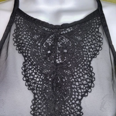 Bralette de cuello alto Victoria's Secret cuerpo de encaje negro de VICTORIA talla XL malla Foto 1 de 4