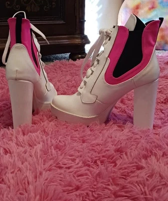 Zapatilla deportiva de tacón alto con cordones blanca rosa y negra con plataforma Foto 1 de 4