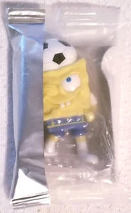 2011 General Mills Müsli Nickelodeon SpongeBob mit Fußball Spielzeug, NEU & VERSIEGELT - Bild 1 von 2