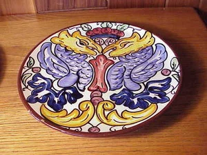 PLATO DE CERÁMICA ESPAÑOLA DE COLECCIÓN PINTADO A MANO VIVO COLORIDO SALJO-CRESPO - ALAS - Imagen 1 de 6