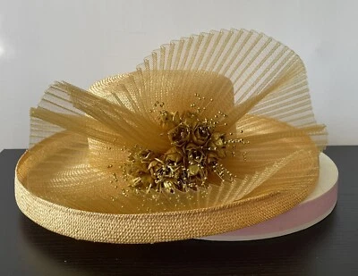 Vintage Jack McConnell Boutique Beige and Gold Tule Flower Derby Church Hat - Image 1 of 4