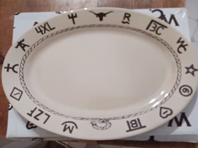 ФИРМЕННЫЕ ТАРЕЛКИ ДЛЯ СТЕЙКОВ WESTERN — 11 1/2 x 8.  БЕЖЕВАЯ ГЛАЗУРЬ ТЕМНО-КОРИЧНЕВЫЕ БРЕНДЫ И ВЕРЕВКИ - Изображение 1 из 3