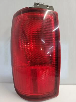 Luz trasera izquierda Lincoln Navigator 2000 Foto 1 de 4