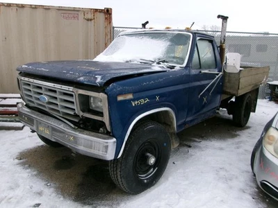 Radiator 8-445 Brass Tanks 31" Wide Fits 83-95 FORD F250 PICKUP 2024290 - Imagem 1 de 4