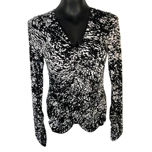 Elie Tahari - Women's M Blouse Black White Abstract Print Long Ruched Sleeves - Picture 1 of 18
