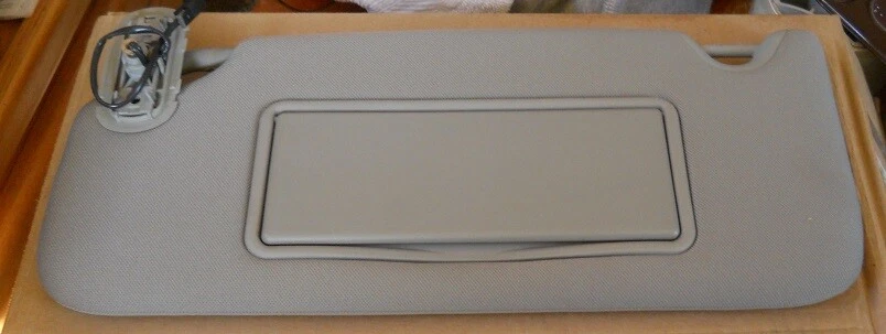 Nuevo de Lote Antiguo Chevrolet Malibu 2008 Pontiac G6 LH gris parasol con espejo y luz Foto 1 de 1