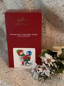 2020 Hallmark MAKING MEMORIES #13 Ornament TRYING OUT THE NEW TRIKE Bike, Family - Picture 1 of 8