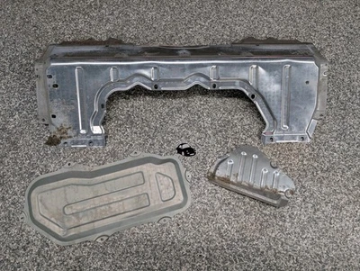 2001 - 2005 年马自达 Miata Oem 后包裹架内部锡燃料访问面板套件 — 第 1/4 张图片