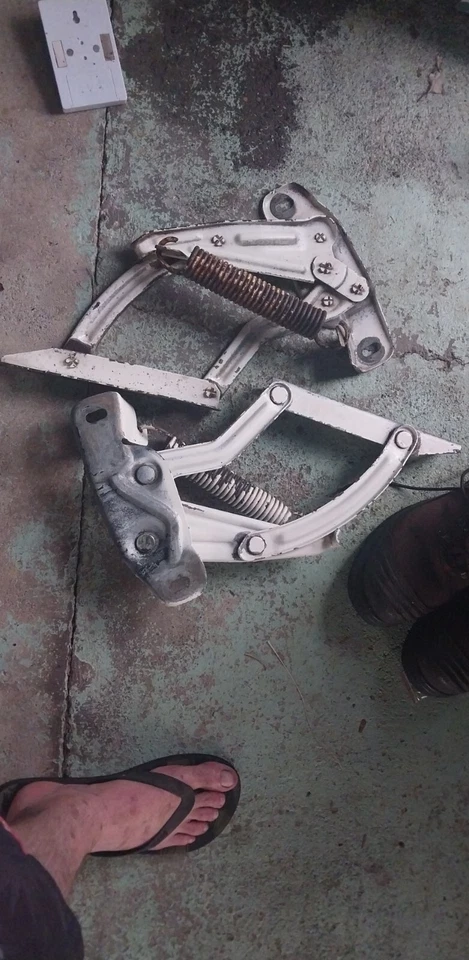 holden H Series Bonnet Hinges  - image 1 of 1