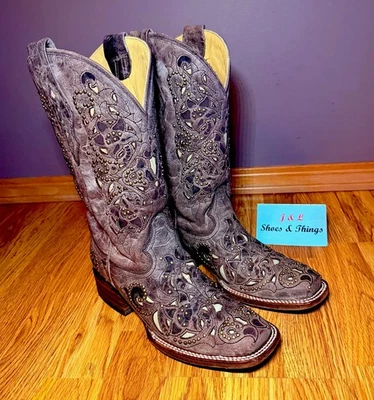 Botas para mujer Corral 8W punta cuadrada con incrustaciones occidentales cuero marrón tachonado A1121 Foto 1 de 4