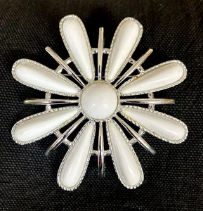 Vintage Sarah Coventry Brosche / Anstecknadel ~ "Snow Blossom" ~ 1973 - Bild 1 von 4