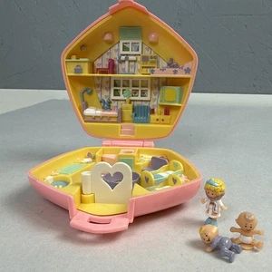 Juego Compacto Vintage Polly Pocket In the Nursery Completo Bluebird 1992  - Imagen 1 de 7