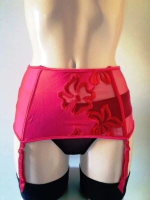 AUBADE SERRE TAILLE / PORTE JARRETELLE TAILLE L COULEUR ROUGE REF 4452 - Photo 1/2