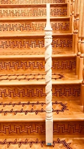 RDP-8038B Ahorn 37" x 2" Schnitzerei Baluster konisches Design, geschnitztes Holz Baluster - Bild 1 von 6