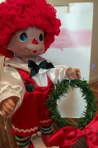 Precious Moments - Raggedy Ann & Andy & Stand Christmas Traditions Deko Puppe  - Bild 1 von 7