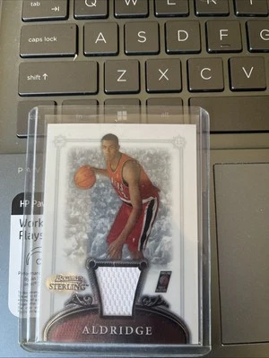 Camiseta deportiva Bowman Sterling #60 2006-07 LaMarcus Aldridge RC usada en el juego Foto 1 de 2