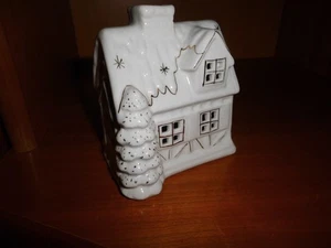 Weihnachtshaus mit Teelicht beleuchtet, weiß+golddeko, Keramik, ca. 8 x 10 cm - Bild 1 von 4