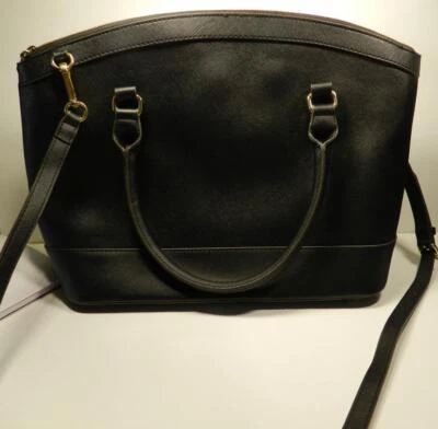 BOLSO DE MANO/BOLSO DE HOMBRO ANNE KLEIN Color Negro LOGOTIPO LEÓN- Bolso Dorado Dije Foto 1 de 4