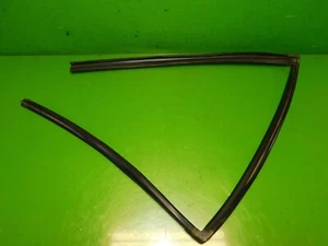 01-05 Civic sedan OEM driver left rear back door window rubber glass seal strip - Imagen 1 de 2