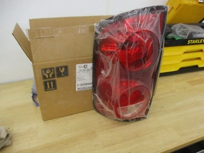 Luz trasera lado del conductor OEM NUEVO 2007-2008 Dodge Ram 1500 Ram 2500 Ram 3500 Foto 1 de 4