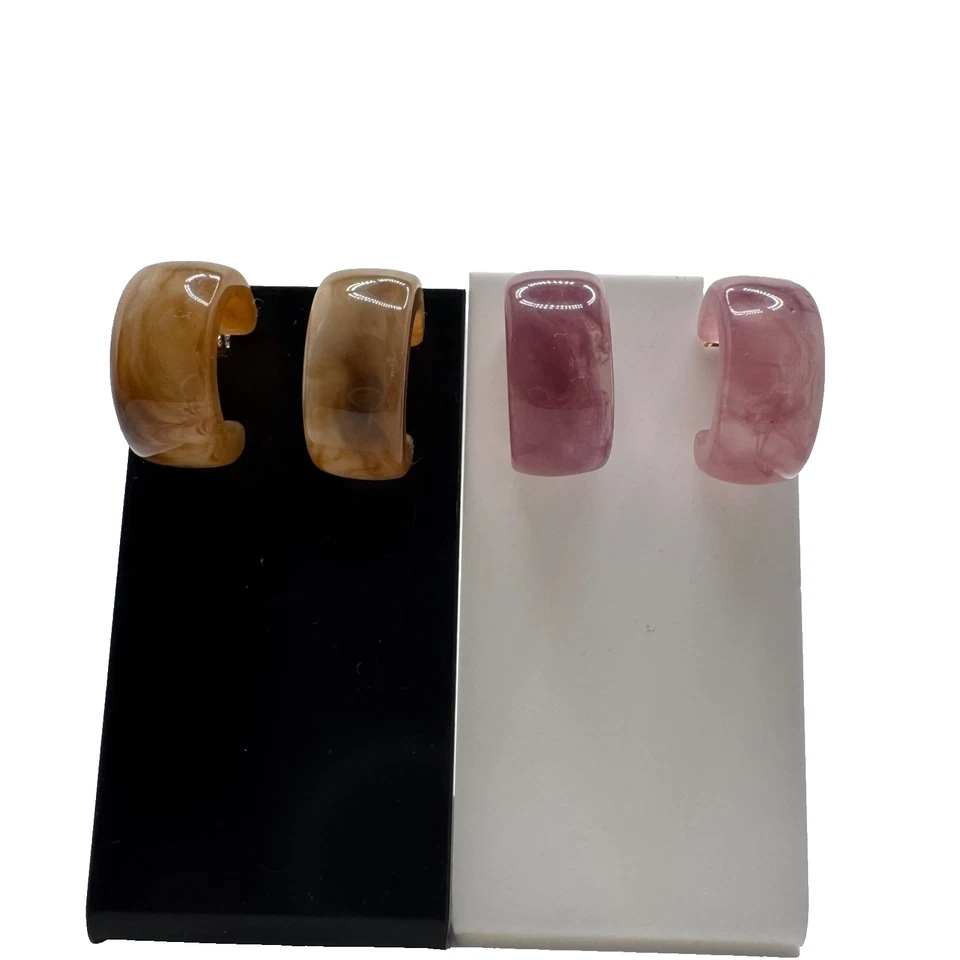 Dos juegos de pendientes de aro de acrílico marrón lavanda de plata de ley 925 Foto 1 de 4