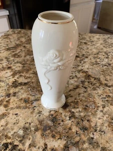 Lenox Elfenbein Vase Rosenblüte 24k Goldrand 7,5" hoch - Bild 1 von 3