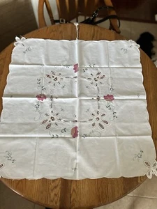Table Cloth Vintage Linen 32x32 Cross Stitch, Cut Work, Appliqué, White - Picture 1 of 8